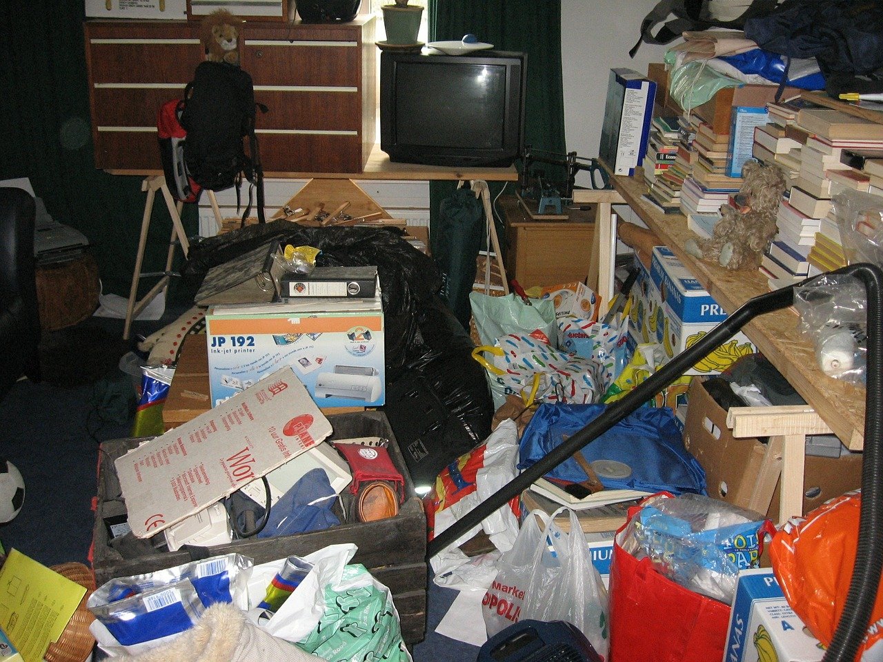 organizing, mess, chaos-457785.jpg